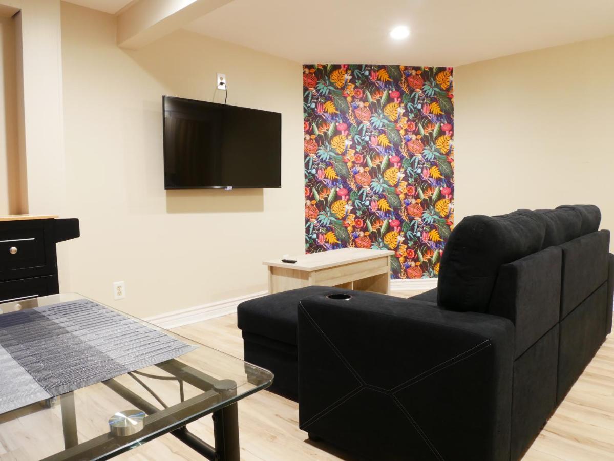 Appartamento Private Basement, Bath, Living Area In Morrison Esterno foto