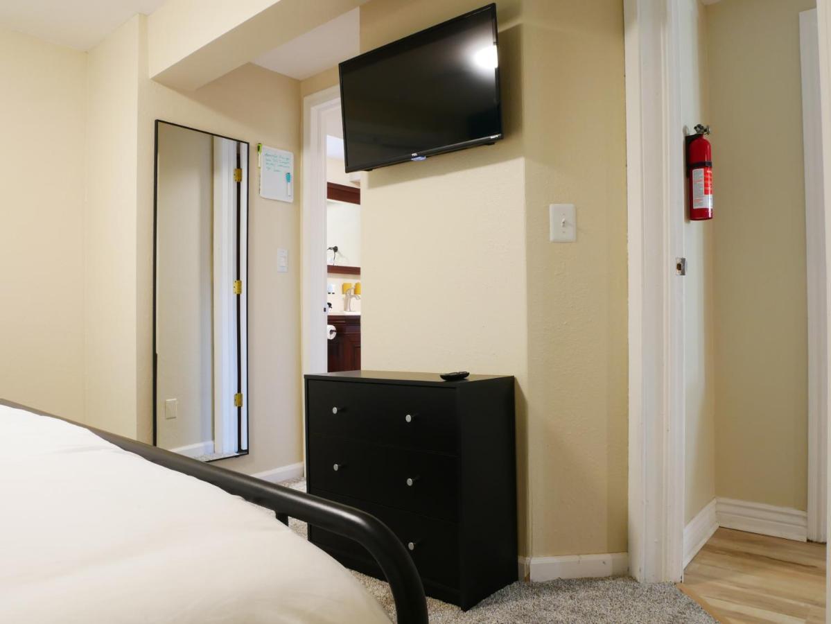 Appartamento Private Basement, Bath, Living Area In Morrison Esterno foto