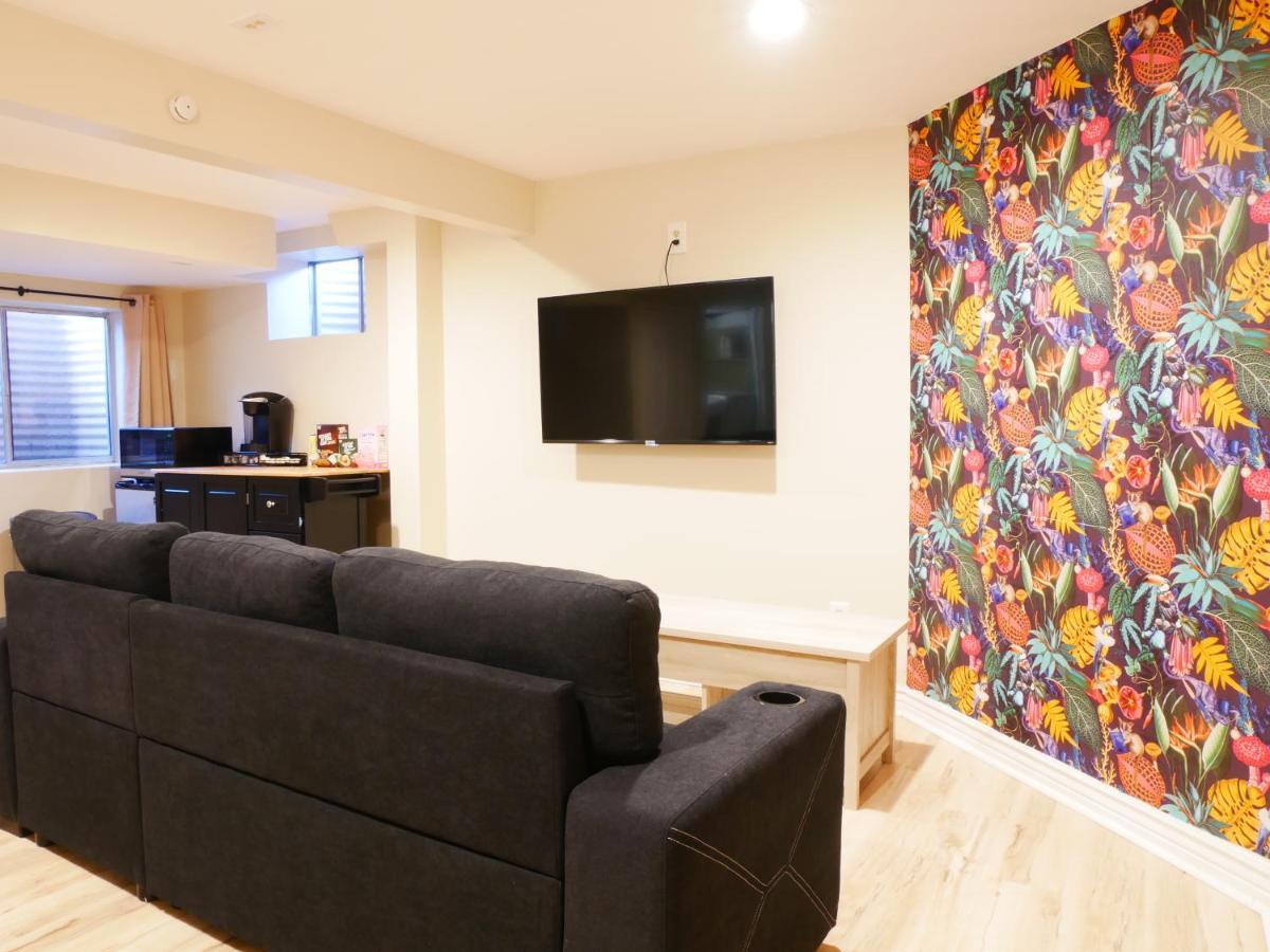 Appartamento Private Basement, Bath, Living Area In Morrison Esterno foto
